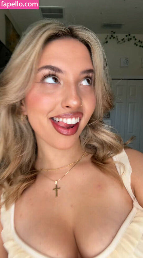 Cloud ASMR pornstar nude picture