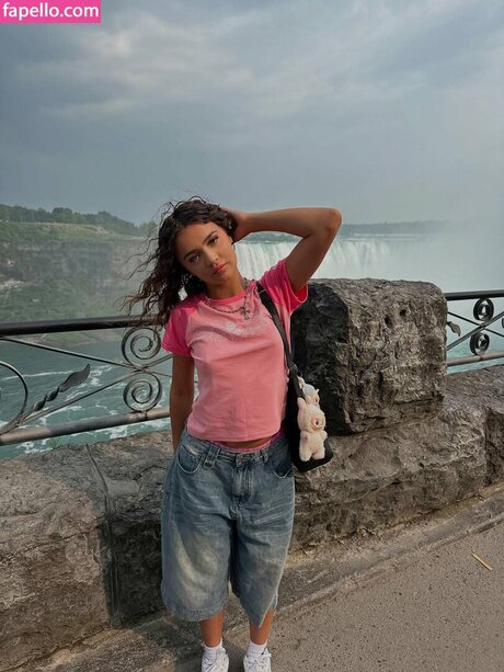 prymrr erotic model picture