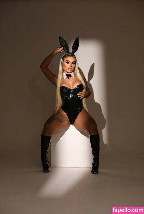 Debora Julia hot model pics