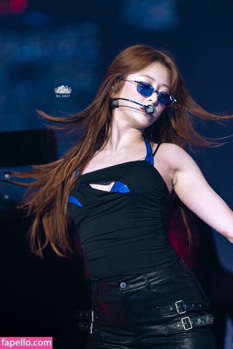 Huh Yunjin_ free model pics