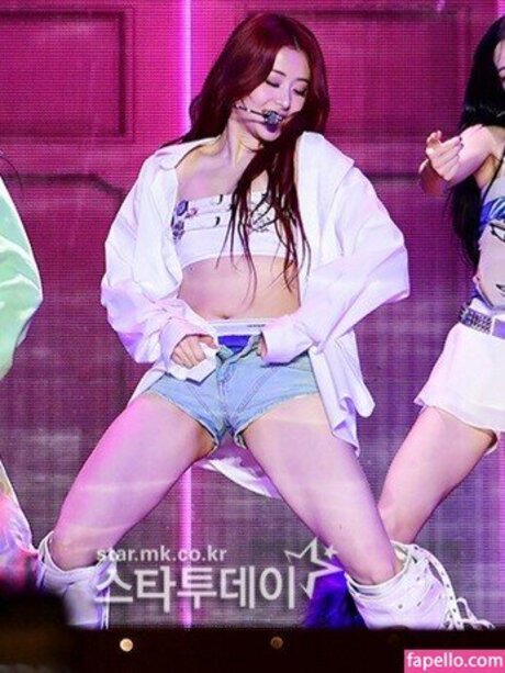 Huh Yunjin_ thumbnail