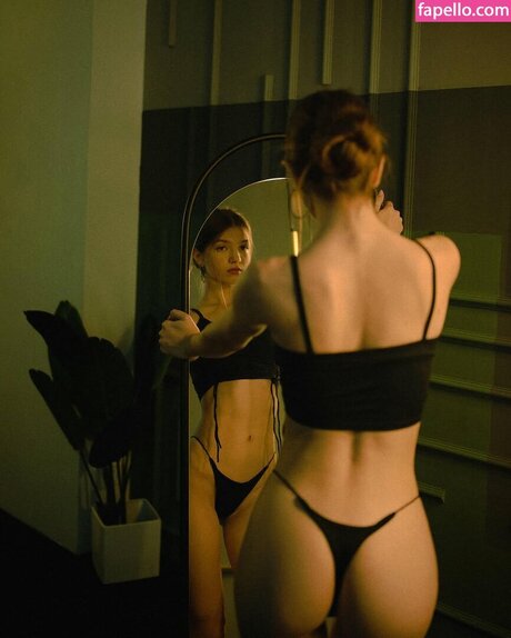 akroshecka naked actress pictures