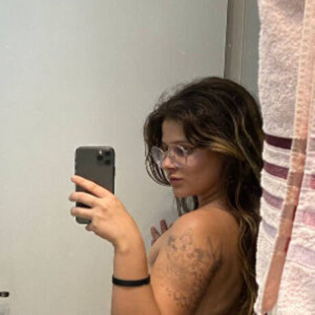 Julia Carolina free star images