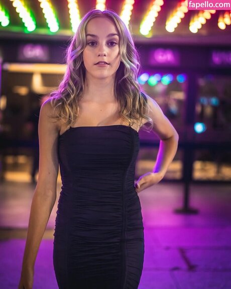 Nicola Crisa pretty actress gallery