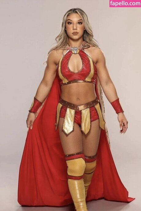 Thea Hail top model pictures