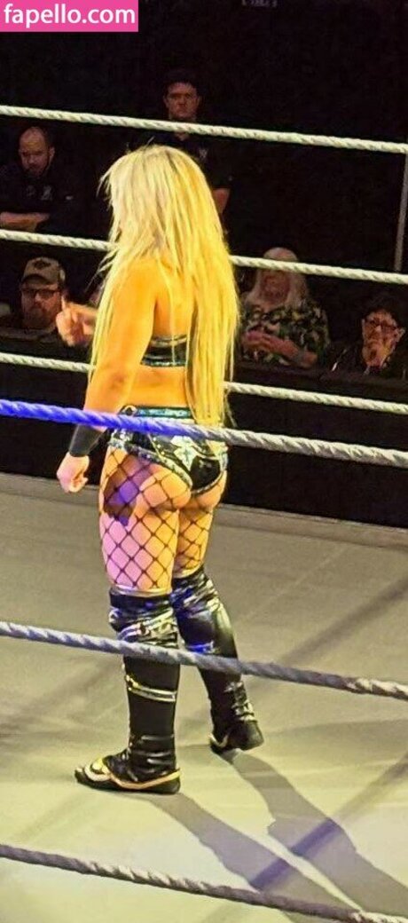 Thea Hail star sexy images