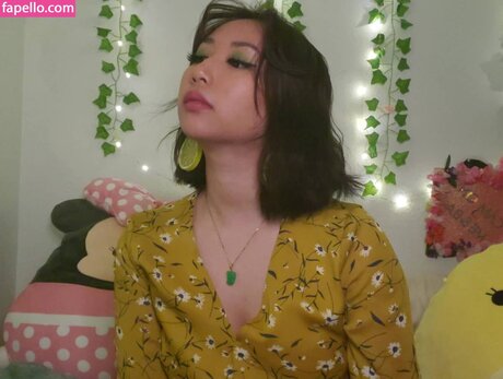 Sophia Phan naked actress gallery
