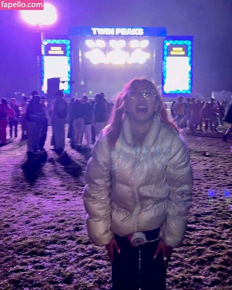 Sophia Phan sexy model photo