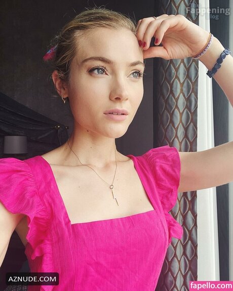 Skyler Samuels model naked photos