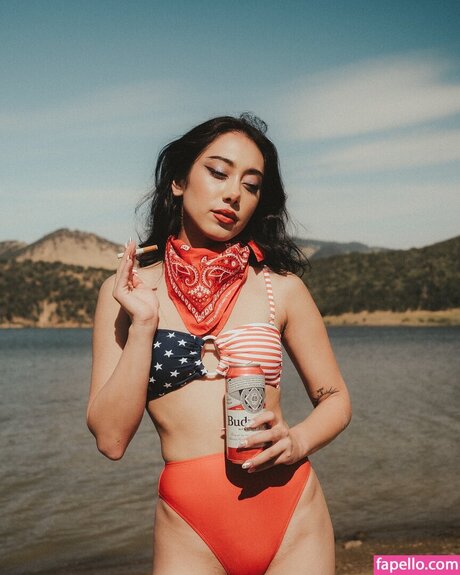 odetovenus naked model pictures