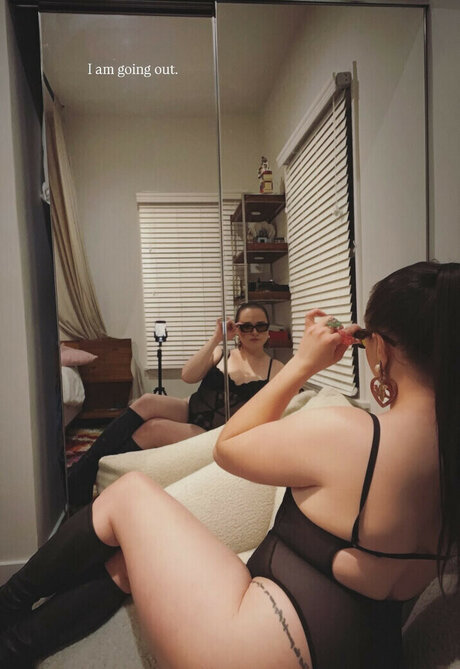 Sarah Schauer exclusive star photo