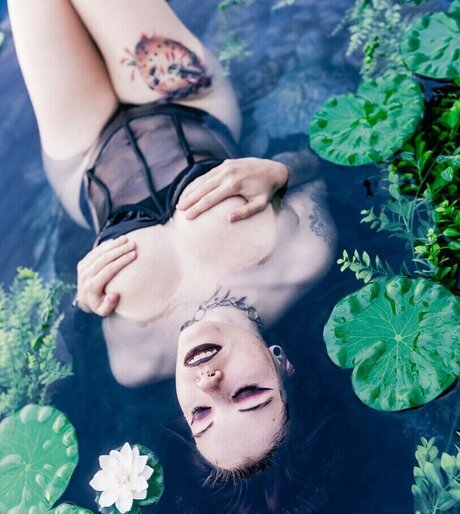 Anni Quinn_ model sexy images