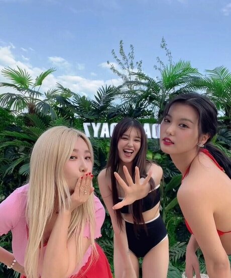 Nancy Momoland star beautiful pics