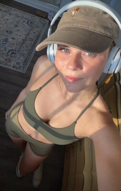 Maria Comstock hot model gallery