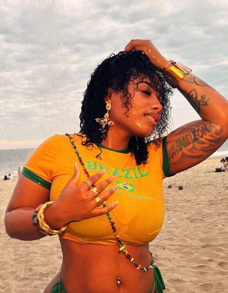 kortynie pornographic model pics