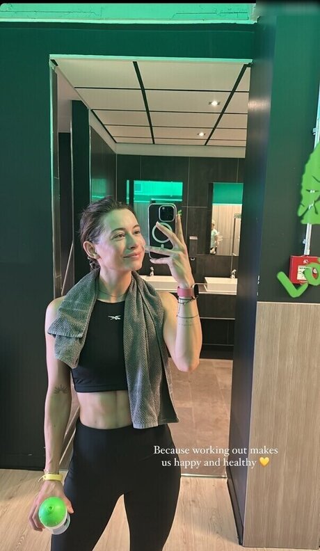 Jennifer Lange sexy star image