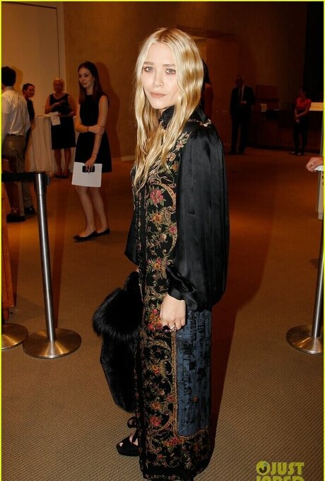 Olsen Twins naked star img