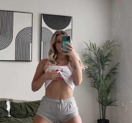 secretshylatina free model image