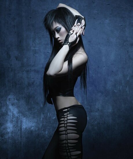 Connie Han pretty model images