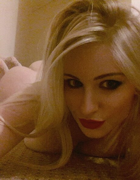 Jess Davies model nude pic