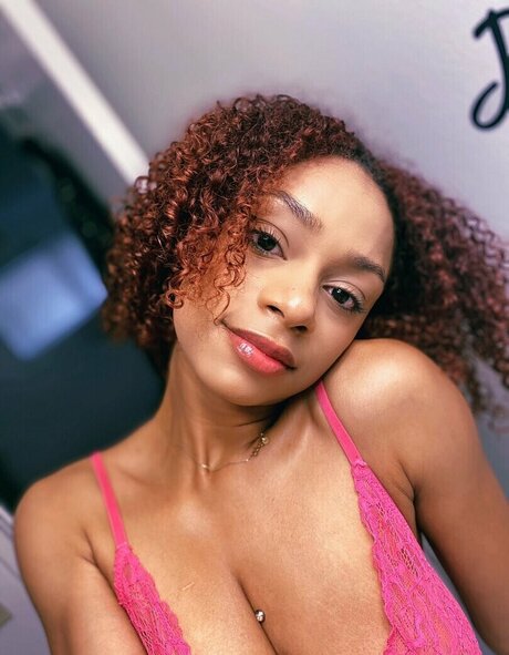 Tpnaomi adult model img