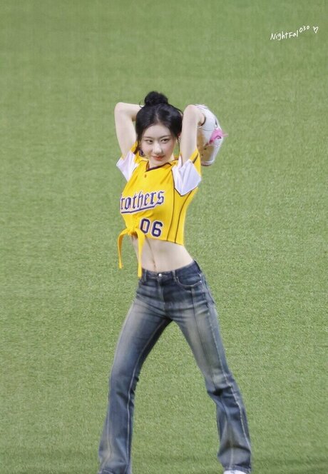 Chaeryeong pornstar sexy gallery