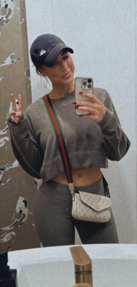 Robyn Fields nudes actress galleries