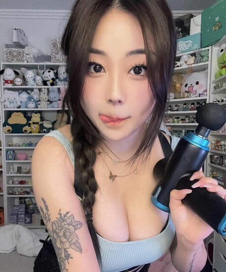 Hanavocado high quality actress photo