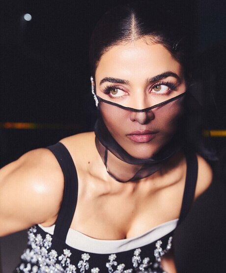Wamiqa Gabbi star hd picture