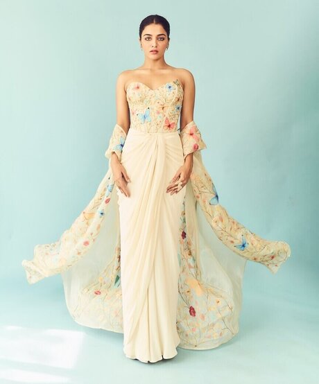 Wamiqa Gabbi erotic actress galleries