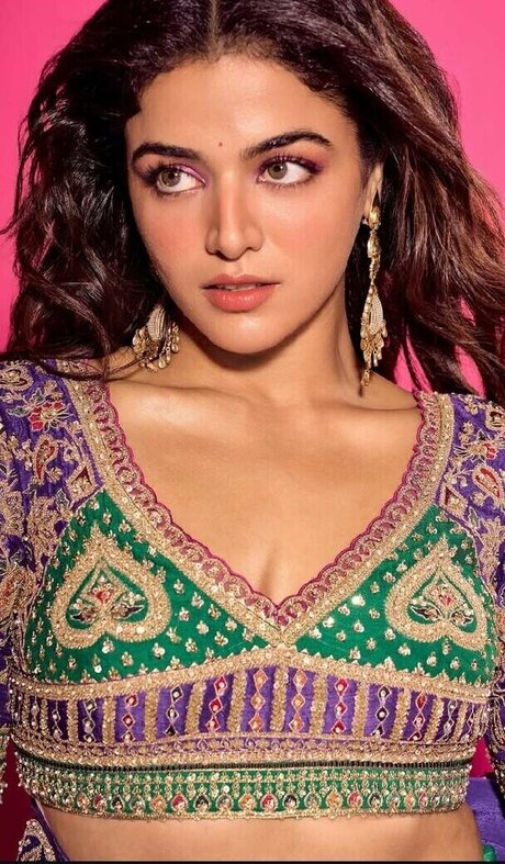 Wamiqa Gabbi hot star images