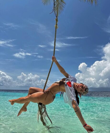 Nina Janova pretty actress pics