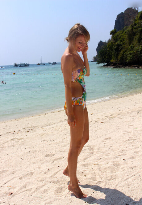 Leonie Hanne hot star pictures