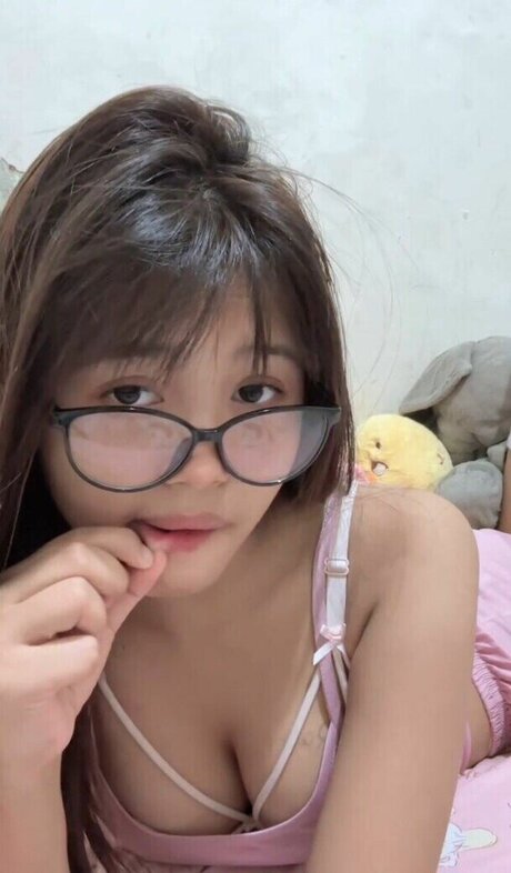 Riska Saputri naked model photo