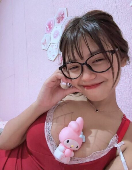 Riska Saputri sexy actress img