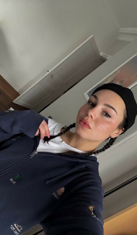 elise cm sexy star img