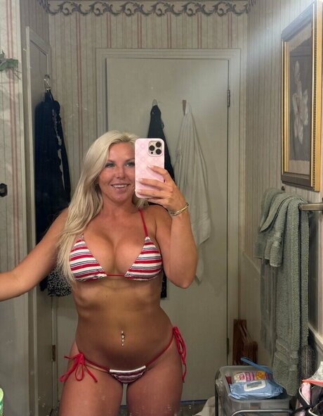 Sophie Swaney naked actress images