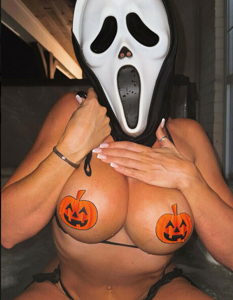 Sophie Swaney art star photos