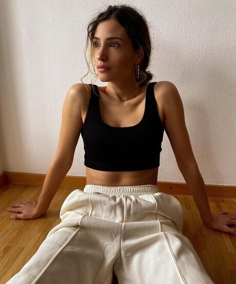 Nadine Menz star sexy image