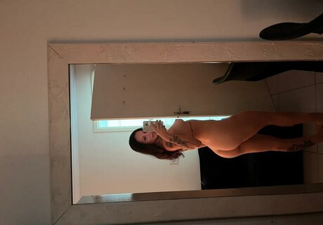 Julia Lara hot star image