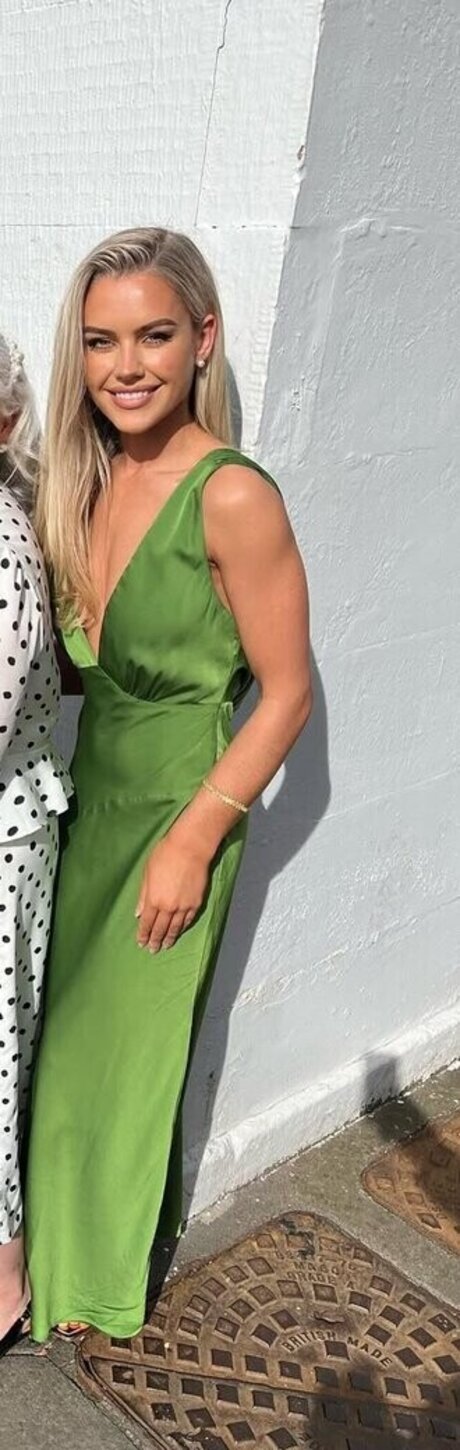 Eilidh Scott model art pic