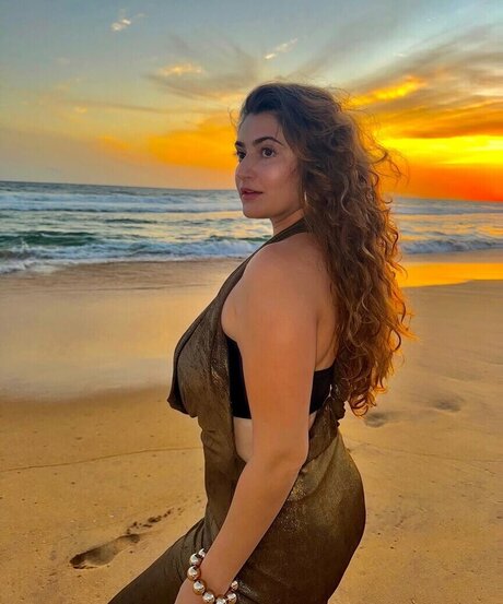 Shivaleeka Oberoi beautiful star gallery