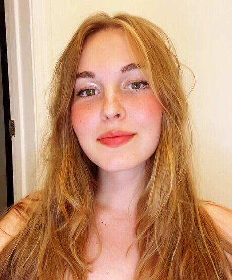 Cassie Claire hot actress pictures