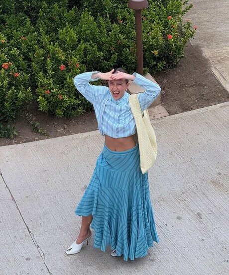 izzipoopi nude actress image