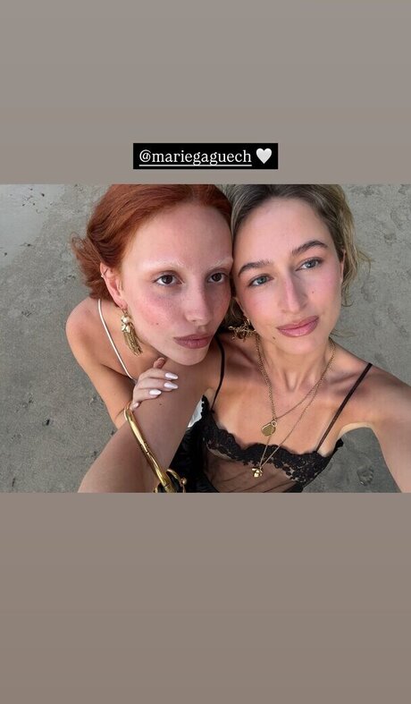 izzipoopi nudes model photos