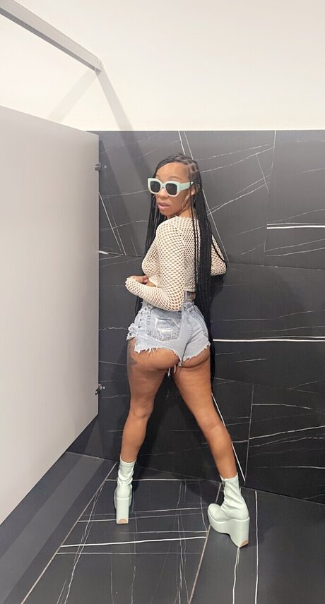MelD pornstar perfect image