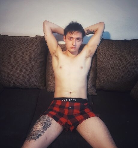 Derek Trueba star erotic pics
