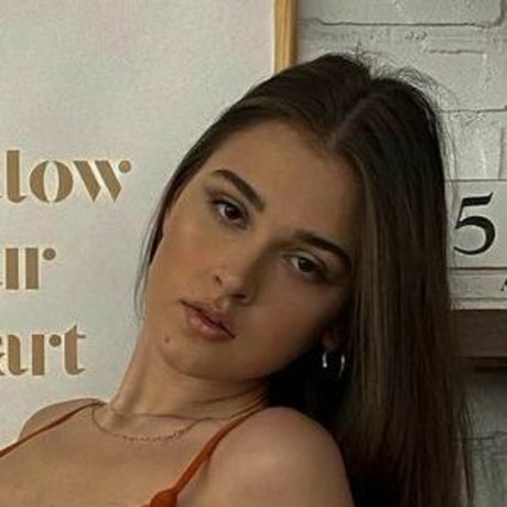 busty brunette onlyfans pretty img