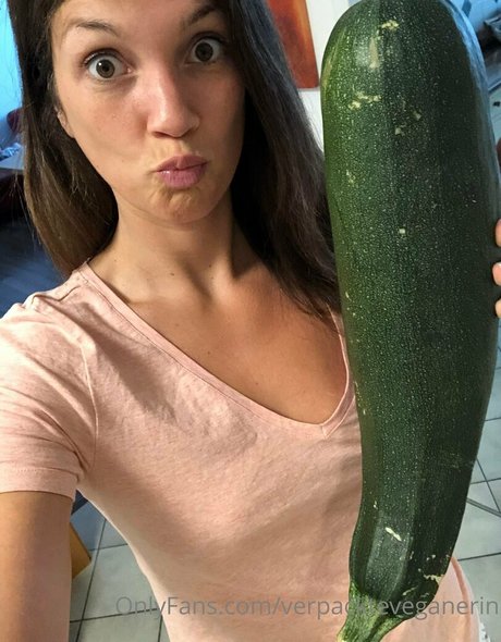 verpackteveganerin model sexy image