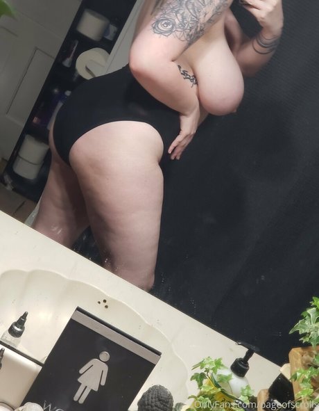 pageofscrolls nude star pic